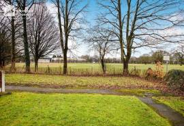 3 bedroom, Semi-detached house for sale