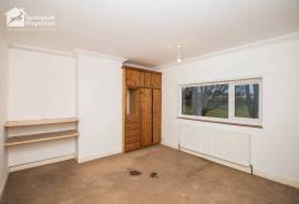 3 bedroom, Semi-detached house for sale