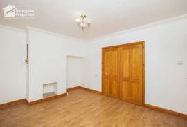 3 bedroom, Semi-detached house for sale