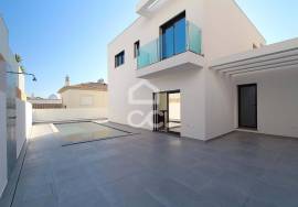 Come and discover this true new jewel in Alcantarilha.