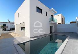 Come and discover this true new jewel in Alcantarilha.