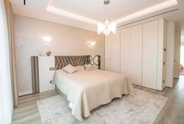 Exquisite 4-Bedroom Villa with Pool in Prime Location in Almancil