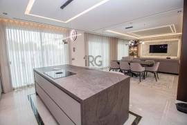 Exquisite 4-Bedroom Villa with Pool in Prime Location in Almancil