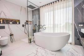 Exquisite 4-Bedroom Villa with Pool in Prime Location in Almancil