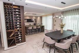 Exquisite 4-Bedroom Villa with Pool in Prime Location in Almancil