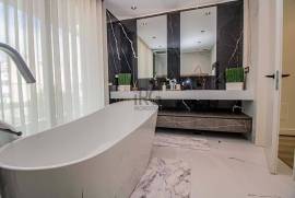 Exquisite 4-Bedroom Villa with Pool in Prime Location in Almancil