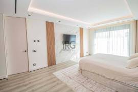 Exquisite 4-Bedroom Villa with Pool in Prime Location in Almancil