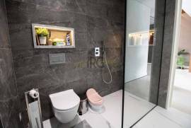 Exquisite 4-Bedroom Villa with Pool in Prime Location in Almancil