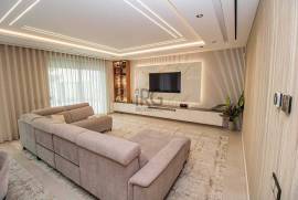 Exquisite 4-Bedroom Villa with Pool in Prime Location in Almancil