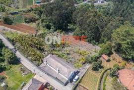 6 Bedroom House with Large Land – Opportunity in São Jorge, Santana
