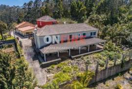 6 Bedroom House with Large Land – Opportunity in São Jorge, Santana
