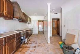 6 Bedroom House with Large Land – Opportunity in São Jorge, Santana