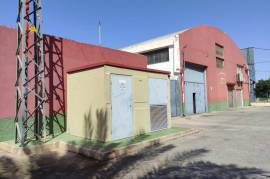 Industrial warehouse for rent in Redován with cold rooms and ferguín