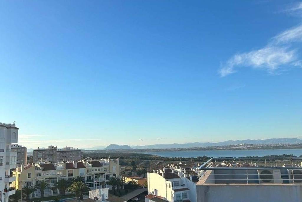 Duplex penthouse for sale in Torrevieja with large terraces and stunning views