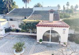 SALE of Country House in Elche.