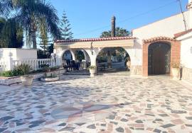 SALE of Country House in Elche.