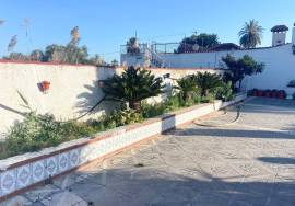SALE of Country House in Elche.