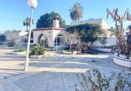 SALE of Country House in Elche.