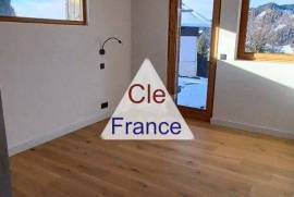 Magnificent Detached Chalet Next to the Ski Resorts