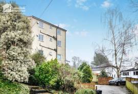 2 bedroom, Maisonette for sale