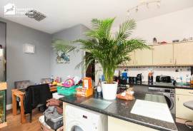 4 bedroom, Maisonette for sale