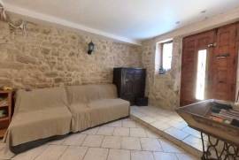 9 room, 195m2 Village house for sale in Nezignan l'eveque - 299 000 € *