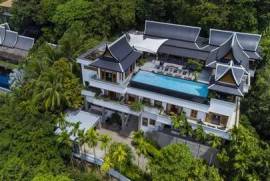 Phu Prana Villa: Exquisite 10-Bedroom Pool Residence Overlooking Surin Bay