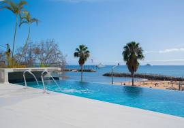 Ocean Oasis Villa - Luxury 4 Bedroom Villa by the Sea in Madeira