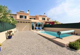 Sale with lifetime usufruct reservation - 3 bedroom villa with swimming pool in Armação de Pêra - Investment Opportunity in the Algarve