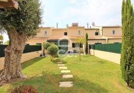 Sale with lifetime usufruct reservation - 3 bedroom villa with swimming pool in Armação de Pêra - Investment Opportunity in the Algarve