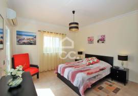 Sale with lifetime usufruct reservation - 3 bedroom villa with swimming pool in Armação de Pêra - Investment Opportunity in the Algarve