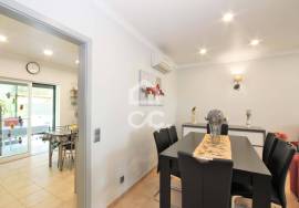 Sale with lifetime usufruct reservation - 3 bedroom villa with swimming pool in Armação de Pêra - Investment Opportunity in the Algarve