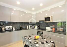 Sale with lifetime usufruct reservation - 3 bedroom villa with swimming pool in Armação de Pêra - Investment Opportunity in the Algarve