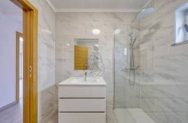 Fully renovated 3 bedroom apartment close to all services - Portimão