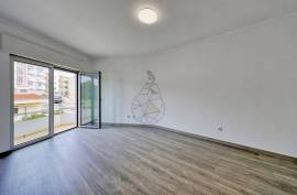 Fully renovated 3 bedroom apartment close to all services - Portimão