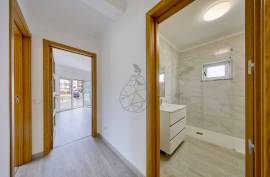 Fully renovated 3 bedroom apartment close to all services - Portimão