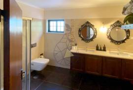 5 BEDROOM VILLA DESIGNED FOR FAMILY LIFE AND ENTERTAINMENT WITH COMFORT AND ELEGANCE - ALBUFEIRA