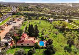 5 BEDROOM VILLA DESIGNED FOR FAMILY LIFE AND ENTERTAINMENT WITH COMFORT AND ELEGANCE - ALBUFEIRA