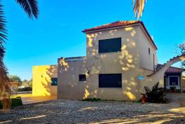 5 BEDROOM VILLA DESIGNED FOR FAMILY LIFE AND ENTERTAINMENT WITH COMFORT AND ELEGANCE - ALBUFEIRA