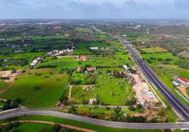 5 BEDROOM VILLA DESIGNED FOR FAMILY LIFE AND ENTERTAINMENT WITH COMFORT AND ELEGANCE - ALBUFEIRA