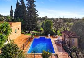 5 BEDROOM VILLA DESIGNED FOR FAMILY LIFE AND ENTERTAINMENT WITH COMFORT AND ELEGANCE - ALBUFEIRA