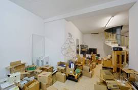 City Centre Shop with Ground Floor and Basement - Portimão