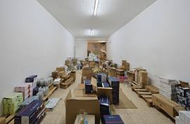 City Centre Shop with Ground Floor and Basement - Portimão