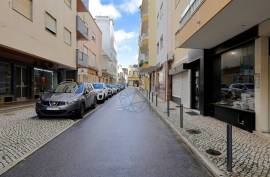 City Centre Shop with Ground Floor and Basement - Portimão