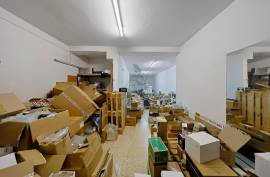 City Centre Shop with Ground Floor and Basement - Portimão