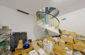 City Centre Shop with Ground Floor and Basement - Portimão