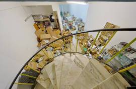 City Centre Shop with Ground Floor and Basement - Portimão