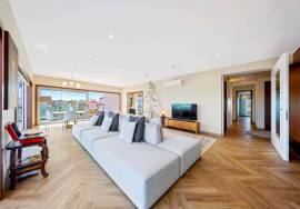 Refurbished 3 + 1 Bedroom Apartment in Rio Park Residence Condominium | Panoramic View of the Arade River – Portimão