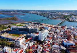 Refurbished 3 + 1 Bedroom Apartment in Rio Park Residence Condominium | Panoramic View of the Arade River – Portimão