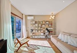 Refurbished 3 + 1 Bedroom Apartment in Rio Park Residence Condominium | Panoramic View of the Arade River – Portimão